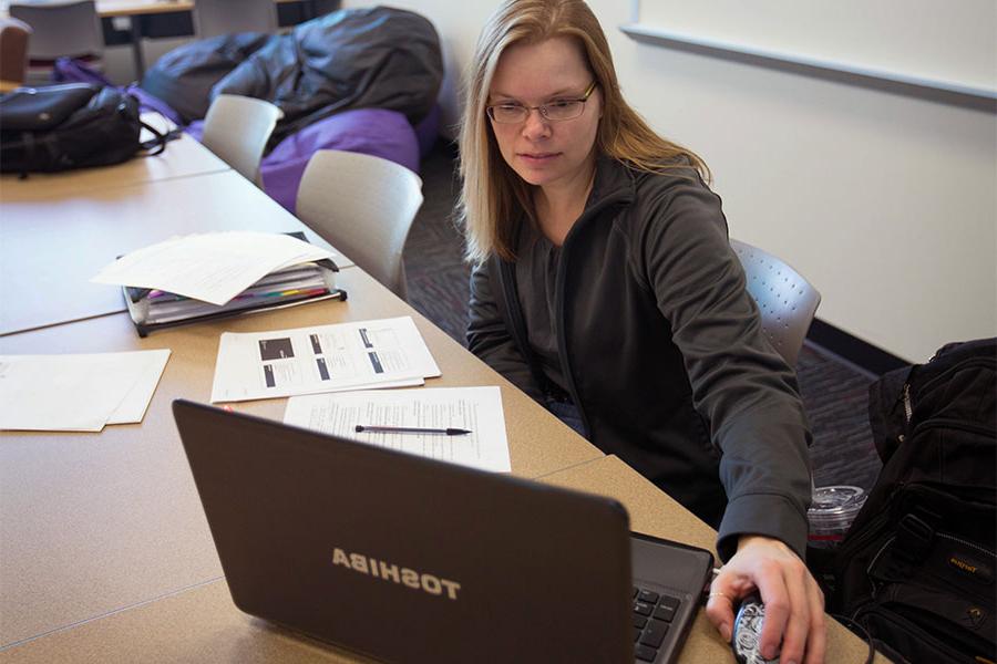  Adult student works on laptop.