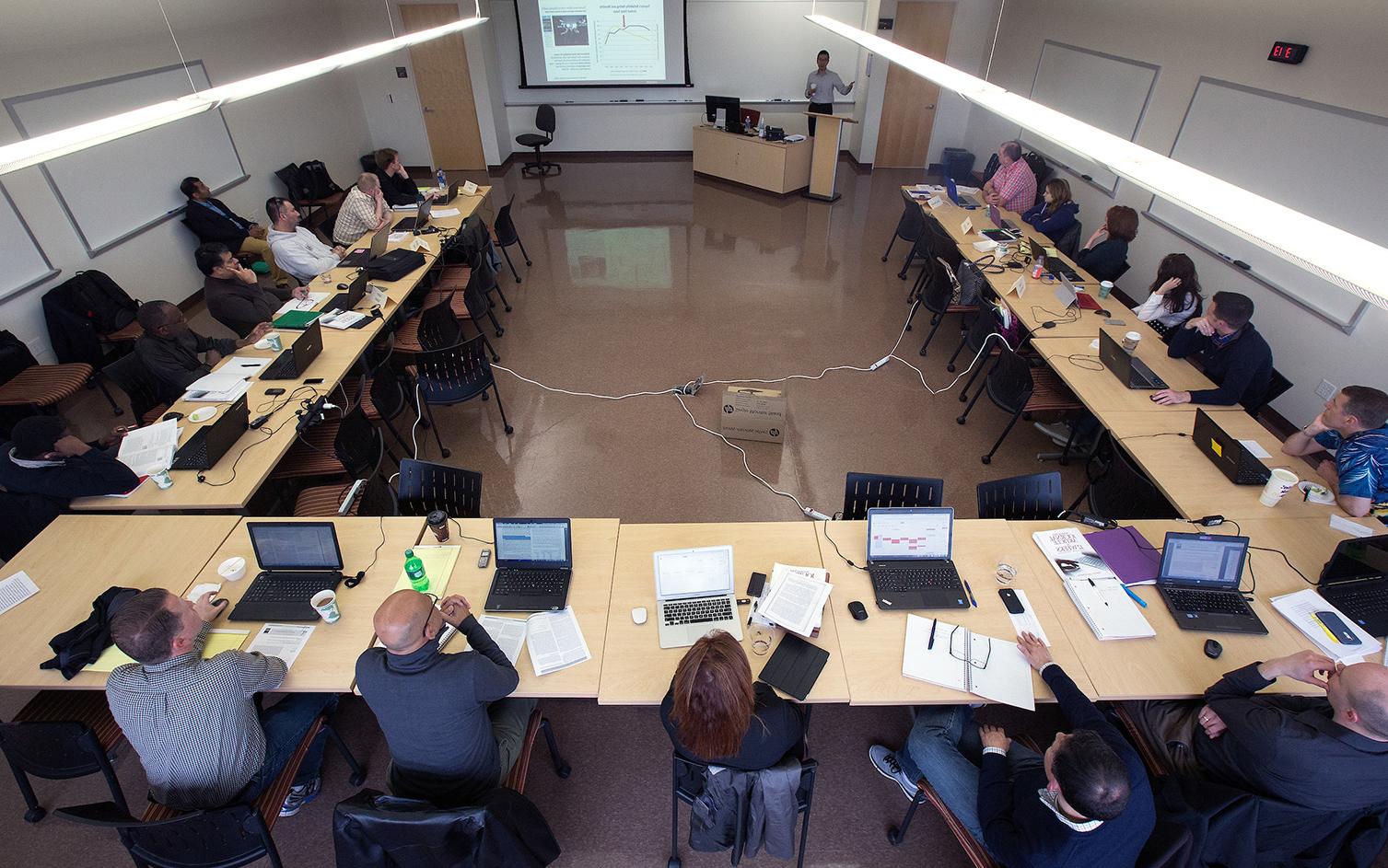 Henry Balani, seated at right with a green binder in front of him, was a member of the first cohort of <a href='http://gcypou.supertudor.com'>足彩平台</a>’s DBA program.